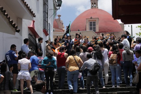 Este domingo 13 de agosto vuelven las callejoneadas a Xalapa, ahora con un recorrido que iniciará en el Paseo de las Virtudes, parar recorrer callejones de la zona y llegar hasta el Paseo de los Lagos, conociendo leyendas e historia de Nuestra Capital.
