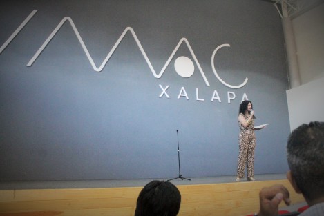 La soprano Graciela Pérez Flores, ejempificó con su vida, cómo tenemos la capacidad de desarrollarnos en ámbitos distintos a los que quizá nuestra carga genética y entorno podría predestinarnos, dependiendo de cómo manejemos nuestras inteligencias.
