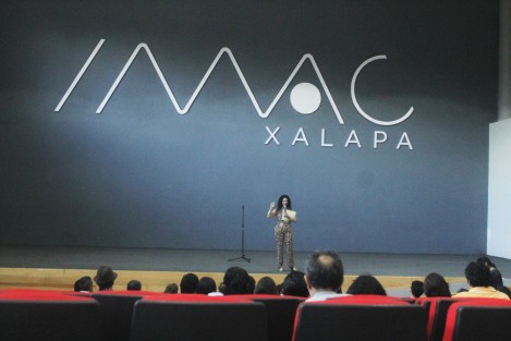 La soprano Graciela Pérez Flores, ejempificó con su vida, cómo tenemos la capacidad de desarrollarnos en ámbitos distintos a los que quizá nuestra carga genética y entorno podría predestinarnos, dependiendo de cómo manejemos nuestras inteligencias.