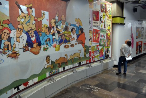  La exhibición <em>Caricaturistas Mexicanos</em> es permanente, y va de la correspondencia de la Línea 3 a la 12 y cuenta con más de 400 elementos que permiten conocer una parte de la historia de la caricatura mexicana.
