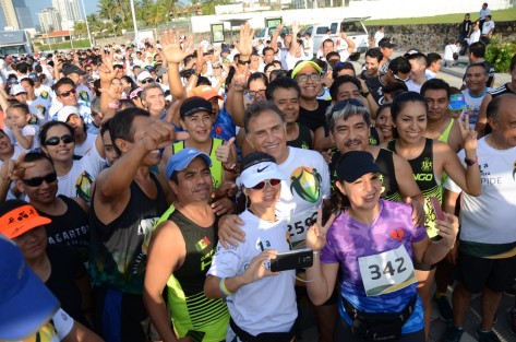 El gobernador de Veracruz, Miguel Ángel Yunes Linares, participó en la carrera contra las adicciones Cúspide 2017 que se llevó a cabo en la ciudad de Boca del Río. 