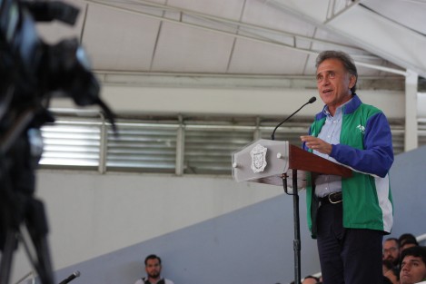 Evocando su pasado como alumno de la Universidad Veracruzana, el gobernador Miguel Ángel Yunes Linares recomendó a los estudiantes de nuevo ingreso, que si alguien quiere ser gobernadora o gobernador de Veracruz, debe estudiar en la UV. ¿Fue el destape de Franco?