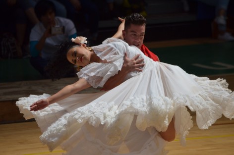 Deportistas y grupos artísticos la UV, dieron la bienvenida a los alumnos de nuevo ingreso a la Universidad Veracruzana. 