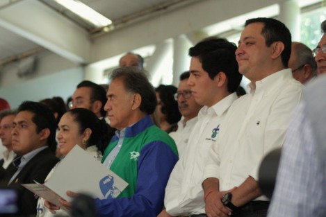 El alcalde Américo Zúñiga Martínez asistió a la ceremonia de bienvenida a los 16 mil estudiantes de nuevo ingreso a la Universidad Veracruzana (UV) para el curso 2017-2018