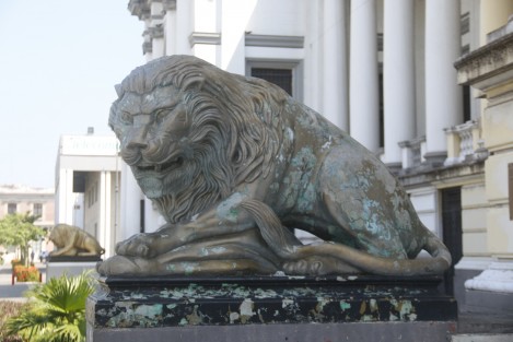 El director del centro histórico de Veracruz, Manolo Ruiz Falcón, lamentó que parte del edificio que alberga las oficinas de Correos de México, se encuentre en pésimas condiciones bajo el argumento de que la empresa no tiene dinero ni para la pintura de la fachada. 