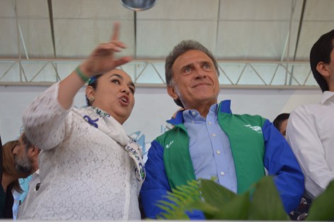 El goberndor Miguel Ángel Yunes Linares expresó que el 11 de agosto envió la iniciativa de reforma a la Constitución de Veracruz para que la UV pueda presentar, directamente, iniciativas de ley en todo lo relacionado a su autonomía, organización y funcionamiento,. y puntualizó, seguirá determinando su rumbo en todo, particularmente hoy en cuanto a lo económico.