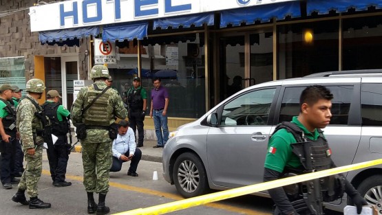 Tras los hechos los atacantes se dieron a la fuga, en tanto tres de los agredidos perdieron la vida y uno más, que se encontraba gravemente lesionado, fue trasladado a un hospital, donde falleció poco después.
