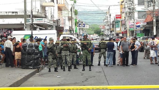 Elementos de la Policía Estatal acordonaron la zona del ataque y dieron aviso a las autoridades competentes.
