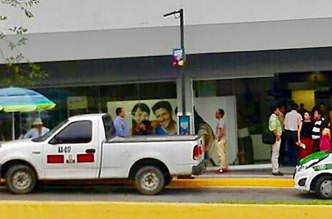Delincuentes en Xalapa ya gustan pasar por su <em>copelación</em> a la tienda Coppel de Lázaro Cárdenas. Este martes se  llevaon 7 mil qunientos pesos y 400 mil pesos en teléfonos móviles. 

