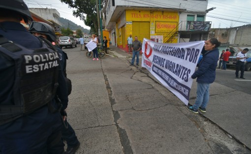 Vecinos de la colonia Progreso, Constituyentes y otras, bloquearon las avenidas Villahermosa y Aguascalientes para exigir seguridad, esto debido a la ola de robos en esas zonas.
