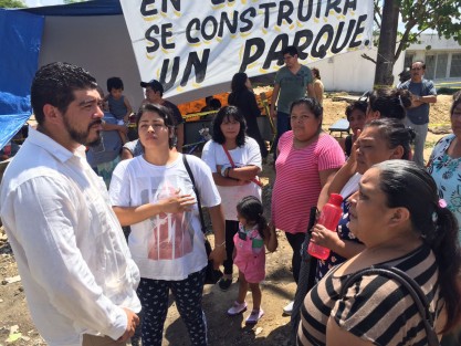 El diputado local por Morena, Zenyanzen Escobar Valdivia, dio a conocer que se llevará a cabo en Córdoba la sesión ordinaria foránea, pero en esta ocasión no se traerán los curules, debido al excesivo e innecesario gasto que esto representa para el congreso, estimado en 200 mil pesos.
