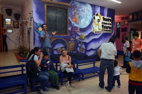 Dentro de Verano de Títeres  se presentó el grupo LATE con Colorado Colorín una puesta en escena que consta de cuatro cuentos para chicos y grandes. Al final de la obra el público asistente pudo interactuar con los actores quienes respondieron preguntas y explicaron todo el trabajo que se realiza para lograr una puesta en escena así.
