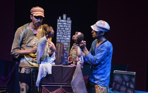 Dentro de Verano de Títeres  se presentó el grupo LATE con Colorado Colorín una puesta en escena que consta de cuatro cuentos para chicos y grandes. Al final de la obra el público asistente pudo interactuar con los actores quienes respondieron preguntas y explicaron todo el trabajo que se realiza para lograr una puesta en escena así.
