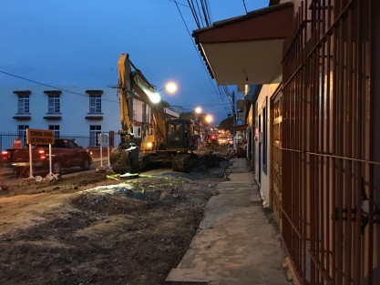 A solicitud de vecinos de Xalapeños Ilustres, al alcalde Américo Zúñiga, durante su recorrido de la obra, los trabajadores prolongaron su horario de labores, con el fin de acortar la duración de los mismos, lo cual los habitantes de la zona agradencen a autoridades y trabajadores.