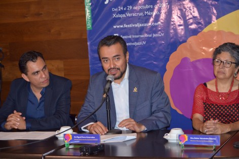 El Director del Festival Internacional Jazz UV Rafael Alcalá Hinojosa, acompañado por autoridades universitarias, anunció la realización del 8o Festival de Jazz, donde alumnos interesados en esta disciplina podrán competir por un lugar para hacer una maestría en Estados Unidos, así como asistir a clases maestras, conciertos, talleres, conversatorios y diversas actividades. 