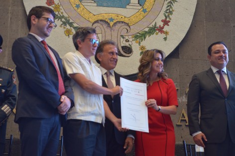 Alcaldes electos, secretarios de despacho y funcionarios de diversos niveles acudieron a Palacio de Gobierno a la celebración del 25 aniversario de SEDESOL donde el Gobernador Miguel Ángel Yunes y la delegada Federal Anilu Ingram presidieron el evento.  