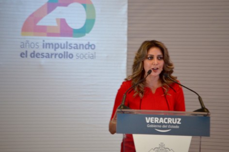 La Delegada Federal de SEDESOL, Anilú Ingram, fue la reina del evento de aniversario de esta Secretaría, celebrado en Palacio de Gobierno y presidido por el Gobernador Miguel Ángel Yunes Linares.  Celebró la labor del Presidente de la República y destacó los logros obtenidos gracias a la creación y permanencia como programa de apoyo a personas de escasos recursos.