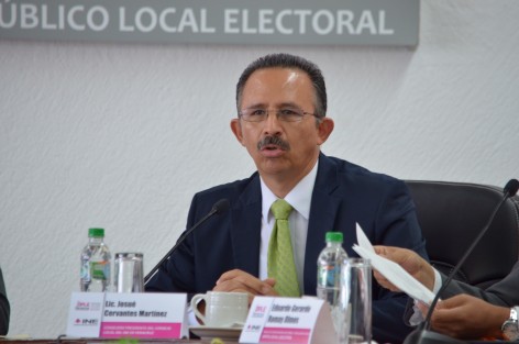 Representantes del OPLE, Alejandro Bonilla; del INE,  Josué Cervantes Martínez; y de la junta Local, Eduardo Gerardo Ramos, anunciaron la realización del foro denominado <em>Mesa inicial para el reconocimiento del déficit  democrático</em>, a realizarse el próximo 23 de agosto en la Galería de Arte Contemporáneo en la ciudad de Xalapa.  