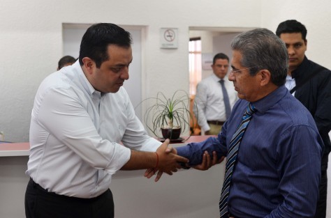 El alcalde Américo Zúñiga Martínez se reunió durante la mañana de este viernes con el Secretario de Finanzas y Planeación del Gobierno del Estado, Guillermo Moreno Chazzarini, con quien abordó diversos temas que tienen que ver con el desarrollo de Xalapa.