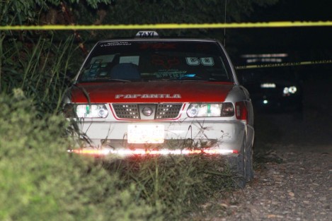 Por segunda ocasión en esta semana, un taxista fue asesinado y su cuerpo encontrado sin vida en la cajuela de su propia unidad. El hallazgo fue en el camino que conduce de Taracuan a la localidad de Arroyo Número Uno. 