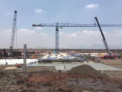El avance de la construcción del NAICM según autoridades se estima en un 30%, incluido el inicio del edificio terminal, por lo que funcionarios de Aereopuertos consideran que no es viable ya detener la construcción, en la cual se  estima una inversión de 180 mmdp.
