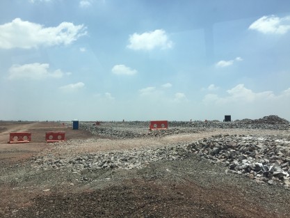 En una primera etapa, la cual se proyecta concluir en 2020, el NAICM  constaría de una terminal de 743 00 m2; torre de control y tres pistas dobles simultáneas.
