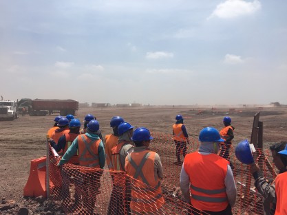 La construcción del Nuevo Aeropuerto Internacional de la Ciudad de México, avanza pese a las opiniones en contra del proyecto. Ya en 2016 fueron concluídos los trabajos preliminares, como la nivelación del terreno y las instalaciones temporales para la construcción.