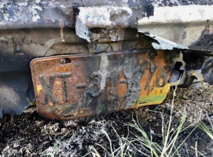 Algunos vehículos se quemaron en el sitio donde una toma clandestina explotó. 