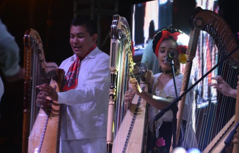 El alcalde Américo Zúñiga Martínez inauguró la cuarta edición del Festival de las Flores-Xalapa llena de luz, que reunirá a casi dos mil artistas locales, nacionales y extranjeros. 