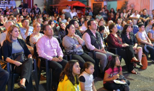 El alcalde Américo Zúñiga Martínez inauguró la cuarta edición del Festival de las Flores-Xalapa llena de luz, que reunirá a casi dos mil artistas locales, nacionales y extranjeros. 