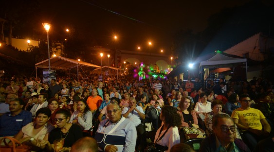 El alcalde Américo Zúñiga Martínez inauguró la cuarta edición del Festival de las Flores-Xalapa llena de luz, que reunirá a casi dos mil artistas locales, nacionales y extranjeros. 
