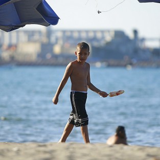 Niños disfrutan de su último día de vacaciones, vísperas al inicio del ciclo escolar.