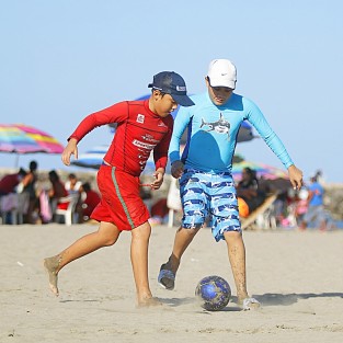 Niños disfrutan de su último día de vacaciones, vísperas al inicio del ciclo escolar.