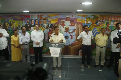 El gobernador del estado, Miguel Ángel Yunes Linares, puso en marcha la Unidad de Hemodiálisis en el Hospital de Alta Especialidad de Veracruz. El proyecto tiene una inversión de 13 millones de pesos.