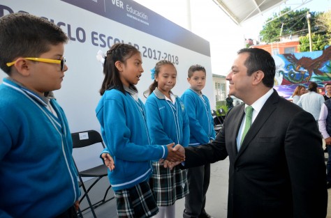 En el inicio el ciclo escolar 2017-2018, el alcalde Américo Zúñiga Martínez recordó que su administración ha destinado recursos por más de 53 millones de pesos para el mejoramiento de la infraestructura física de los planteles ubicados en la ciudad y en las Congregaciones, acción que nunca se había realizado en Xalapa por autoridades municipales. 