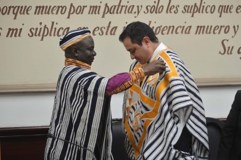 Con el propósito de estrechar vínculos y lograr un intercambio cultural, en Sesión Solemne de Cabildo, los alcaldes Américo Zúñiga y Zrakpa Dopeu Roger firmaron el acuerdo de hermanamiento entre Xalapa, Veracruz, y Zouan-Hounien, Costa de Marfil, en virtud de la gran riqueza que a partir de hoy comparten.