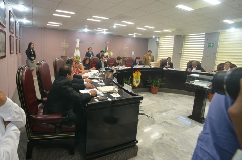 Durante la sesión permanente de la LXIV Legislatura de Veracruz se dio entrada a la iniciativa enviada por el Gobernador Miguel Ángel Yunes Linares para que la Universidad Veracruzana pueda presentar iniciativas en lo que se refiere a su funcionamiento. 