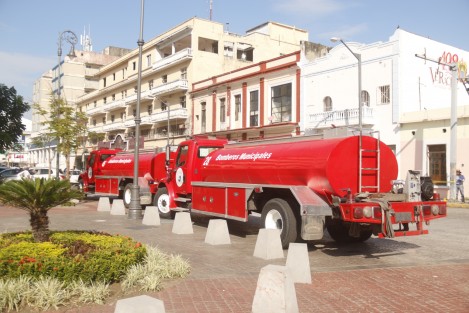 El H y B Cuerpo de Bomberos de Veracruz celebró el aniversario 144 de su fundación. Asistieron autoridades municipales. 