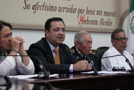 A nombre de todos los xalapeños, el alcalde Américo Zúñiga Martínez reconoció la labor del honorable Cuerpo de Bomberos y manifestó el compromiso permanente de la administración municipal con esta importante corporación destinada a salvar vidas.