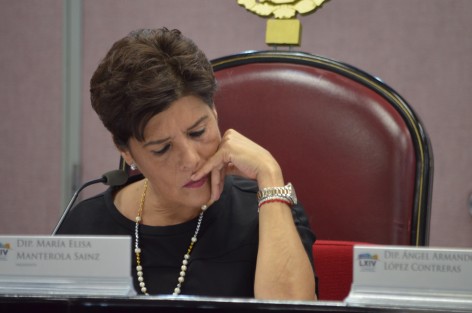 En la sesión, se dio entrada al oficio signado por el Gobernador, Miguel Ángel Yunes Linares, mediante el cual devuelve al Congreso del Estado el decreto número 315 que reforma y deroga diversas disposiciones de la Ley de Protección a los Animales para el Estado de Veracruz de Ignacio de la Llave; por lo que conforme al procedimiento de ley este Dictamen será discutido nuevamente y se invitará al Ejecutivo para que participe en el debate.
