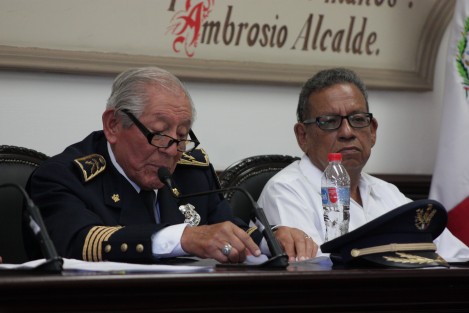 Bomberos de Xalapa también quieren estrenar vehículos, aunque no sean maestros. Piden apoyo al gobernador Miguel Ángel Yunes Linares, aunque tampoco sea bombero. 
