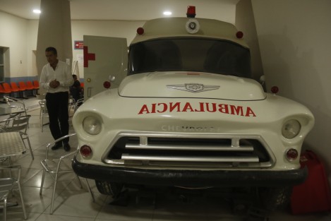 Una ambulancia modelo 1943 es usada como food truck en la cafetería de la Cruz Roja Delegación Veracruz. En el vehículo se oferta comida rápida y se brinda apoyo alimentario a familiares de pacientes hospitalizados que no pueden costear los gastos de alimentación. 