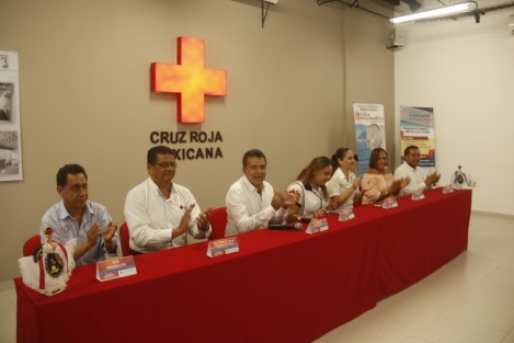 El consejo administrativo de Cruz Roja Delegación Veracruz, hizo entrega de paquetes de medicamentos a representantes de los Sistemas DIF de municipios como Boca del Río, Veracruz, Medellín, Manlio Fabio Altamirano y Soledad de Doblado.