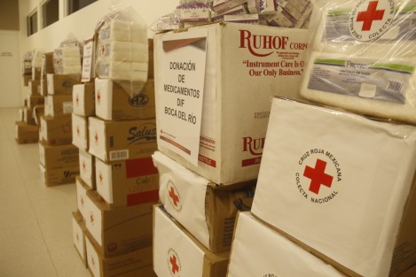 El consejo administrativo de Cruz Roja Delegación Veracruz, hizo entrega de paquetes de medicamentos a representantes de los Sistemas DIF de municipios como Boca del Río, Veracruz, Medellín, Manlio Fabio Altamirano y Soledad de Doblado.