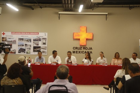 El consejo administrativo de Cruz Roja Delegación Veracruz, hizo entrega de paquetes de medicamentos a representantes de los Sistemas DIF de municipios como Boca del Río, Veracruz, Medellín, Manlio Fabio Altamirano y Soledad de Doblado.