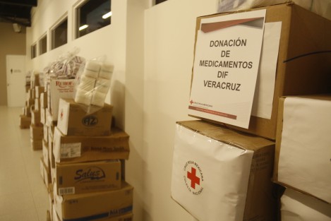 El consejo administrativo de Cruz Roja Delegación Veracruz, hizo entrega de paquetes de medicamentos a representantes de los Sistemas DIF de municipios como Boca del Río, Veracruz, Medellín, Manlio Fabio Altamirano y Soledad de Doblado.