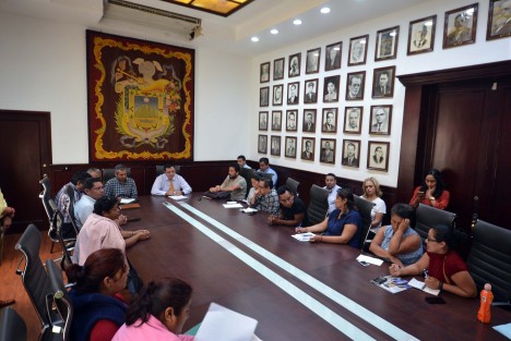 El alcalde Américo Zúñiga Martínez sostuvo una reunión con vecinos organizados de las colonias ubicadas al sur de la ciudad, adheridos al Frente de Defensa Popular (Fredepo).