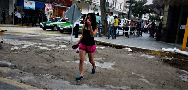 Este miércoles continuaron las obras en la calle Leandro Valle, la cual permanece cerrada desde el inicio de la semana. 