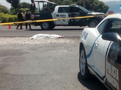 Una estudiante del Tebaev Córdoba falleció este miércoles luego de que fuera arrollada por un vehículo que se dio a la fuga, cuando intentaba cruzar la carretera federal a la altura del museo de Palmillas, 