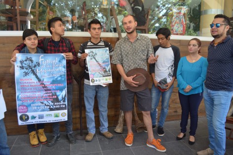 Como en Xalapa los festivales se dan para todos, jóvenes del colectivo Slow maguey anunciaron que realizarán el próximo domingo el <em>Festival de las flores magueyeras</em> donde habrá degustación de pulque, ejecución de música con trompetas hechas con flor de agave, exposición de pinturas, así como pláticas científicas sobre el uso del pulque y el maguey.